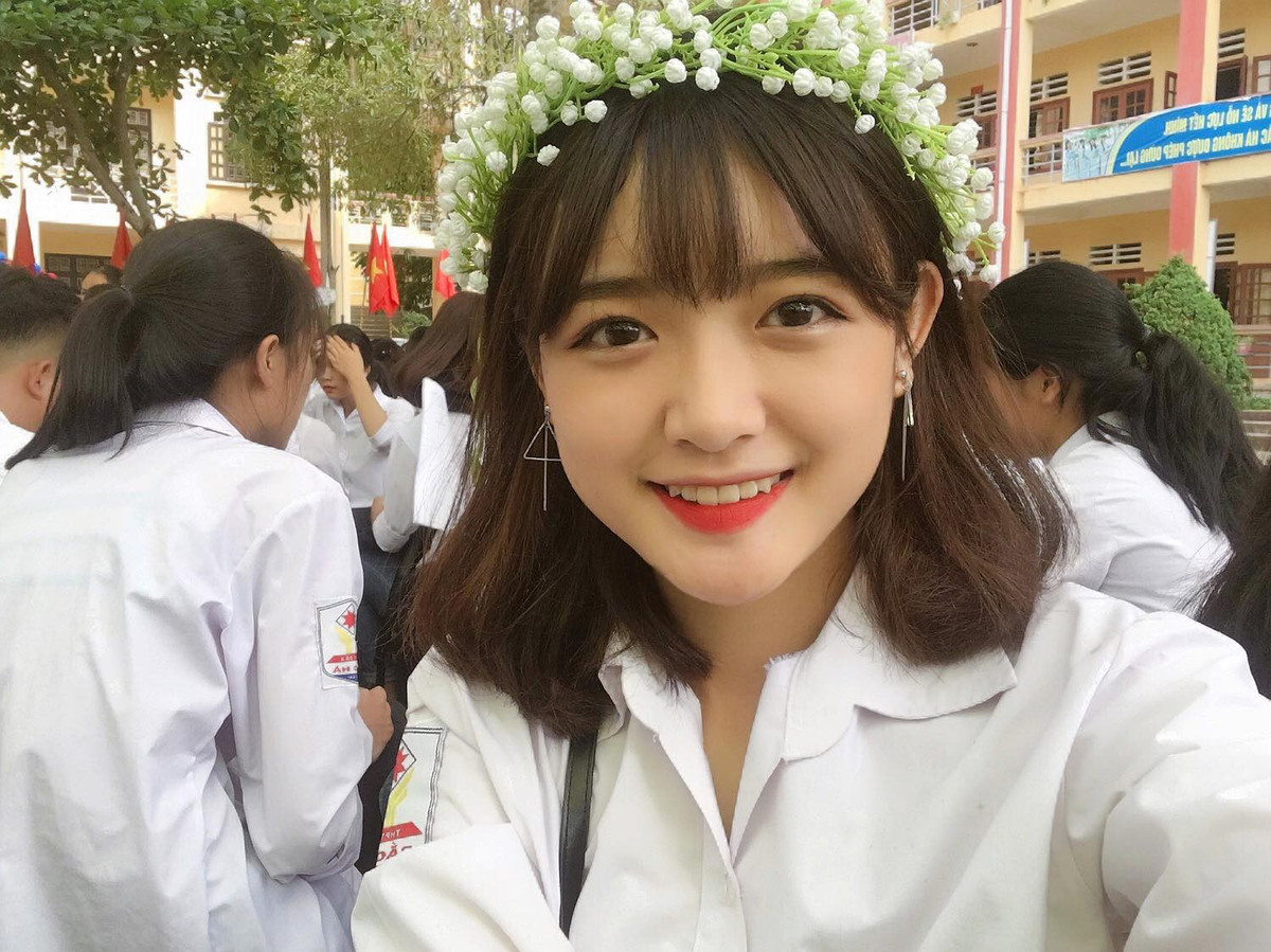 Nguyễn Khánh Linh, sinh năm 2001. Được biết nữ sinh này hiện đang là học sinh lớp 12, trường THPT số 2 Bắc Hà (Lào Cai).