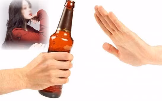 My nu Ha thanh bi ban trai chia tay vi tu choi uong bia