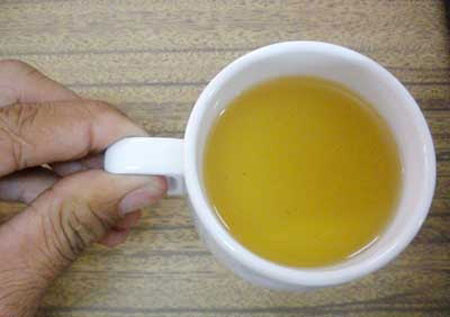 Chữa bệnh bằng nước tiểu: Việc sử dụng nước tiểu làm thuốc vốn đã có rất lâu tại nhiều nơi trên thế giới. Từ người dân La Mã cổ đại đến các văn bản Ấn Độ giáo đều xem nước tiểu là một bài thuốc quý có thể chữa trị bách bệnh. Gần đây, thông tin về cách chữa bệnh ung thư, cứu người sốc ma túy bằng nước tiểu ở Việt Nam cũng làm xôn xao dư luận.