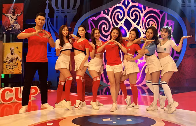 Rất nhiều người còn cho rằng, các hot girl lên sóng VTV mùa World Cup chẳng khác nào "trò hề" và đây là cuộc thi xem cô nàng nào học thuộc bài hơn.