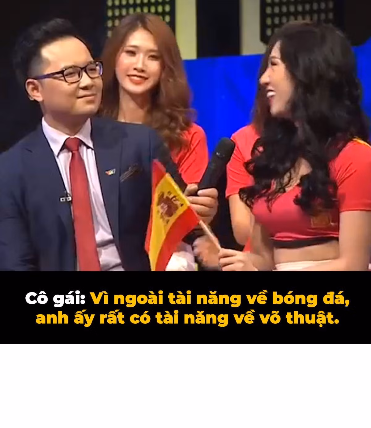 Trước đó, cô nàng Anh Thư hồn nhiên ca ngợi Toni Kross là tuyển thủ lý tưởng khi vừa điển trai lại còn chung tình. Sau đó, 9X cũng không quên phát ngôn rằng anh thuộc top xuất sắc nhất thế giới và từng đạt danh hiệu tại Euro, VCK World Cup. Lại một lần nữa, khán giả phải sửa sai một lỗ hổng kiến thức cho người đẹp vì Toni Kross chưa hề nhận được danh hiệu ở cúp Euro từ khi khoác màu áo của đội tuyển quốc gia Đức.