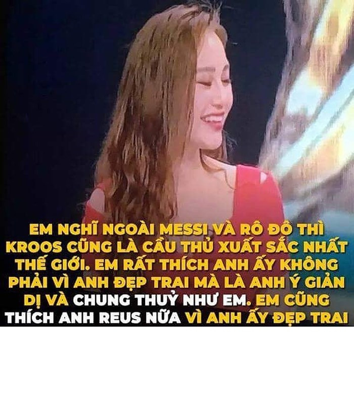 Sau những trận cầu tại World Cup năm nay, bên cạnh các bàn thắng ghi dấu ấn trong lòng người hâm mộ thì có một "tiết mục" khiến cư dân mạng ngóng chờ hơn bao giờ hết đó là các hot girl được VTV đưa lên sóng thể hiện những kiến thức bóng đá của mình.