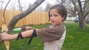 Thậm chí nhiều người còn cho rằng, việc nhổ răng tại nhà như trên sẽ giảm nỗi sợ hãi cho các bạn trẻ.