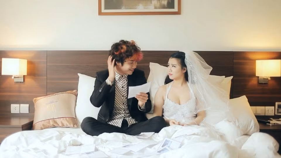 Trước đó, vào cuối tháng 2/2016, Linh Miu lên tiếng thừa nhận trục trặc với người yêu bởi cả hai chưa tìm được tiếng nói chung.