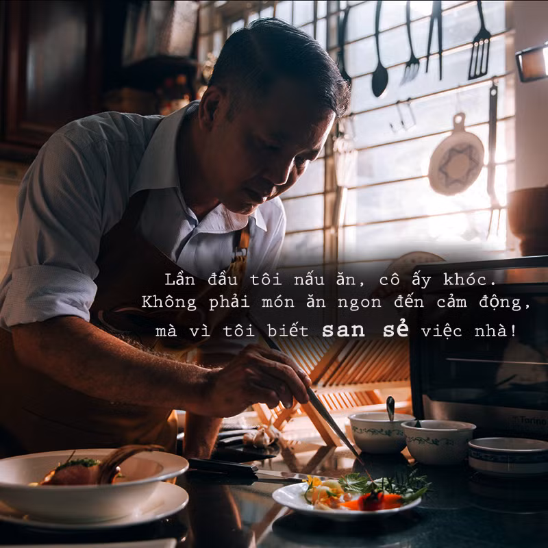 Mới đây trên mạng xã hội, dân mạng đã bàn tán khá sôi nổi về bộ ảnh ghi lại khoảnh khắc vào bếp cực ngọt ngào của một người đàn ông, cùng với đó là những dòng tâm sự được chú thích trên bức ảnh khiến ai nấy đều phải suy ngẫm và nhìn vào gia đình mình.