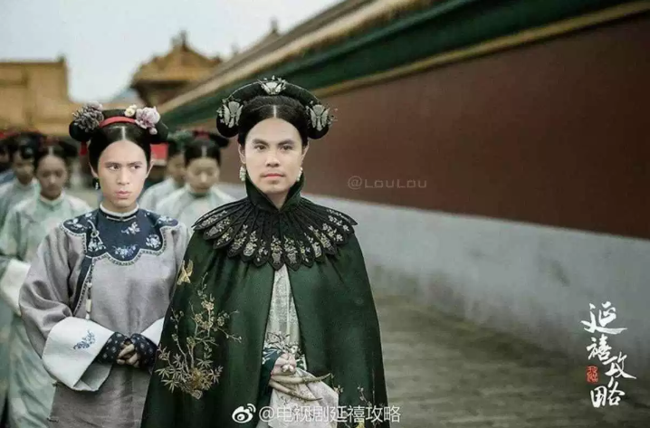 Nicknam Kien Hoang bình luận: "Đúng là mỗi người một vẻ mười phân vẹn mười. Olympic Việt Nam toàn mỹ nam đến khi hóa nữ cũng đẹp xuất sắc. Chúc các cầu thủ thi đấu tốt".