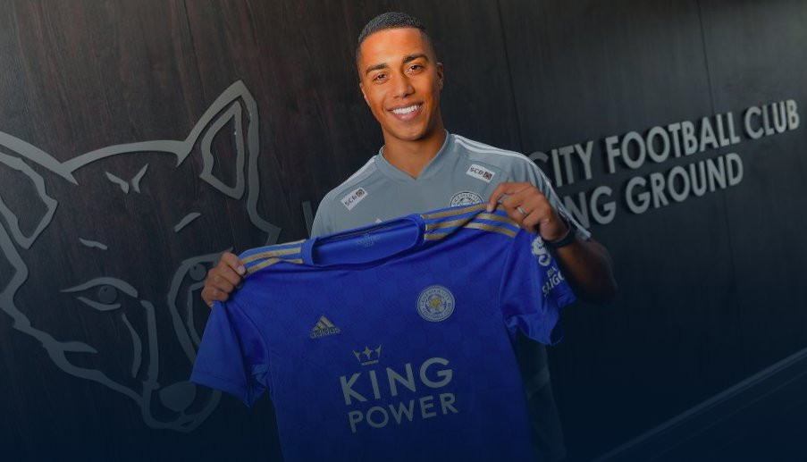 Youri Tielemans đã trở thành bản hợp đồng đắt giá nhất lịch sử chuyển nhượng của Leicester City.