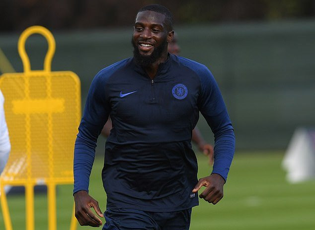 Theo tin từ RMC Sport, cái tên mới nhất lọt vào tầm ngắm của MU là món hàng hớ của Chelsea mang tên Tiemoue Bakayoko.