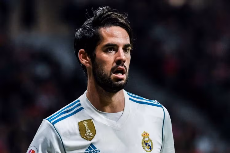 Theo Daily Express, HLV Jose Mourinho đã yêu cầu M.U chiêu mộ Isco nhằm ngăn Man City có được tiền vệ này. Ảnh: Daily Express