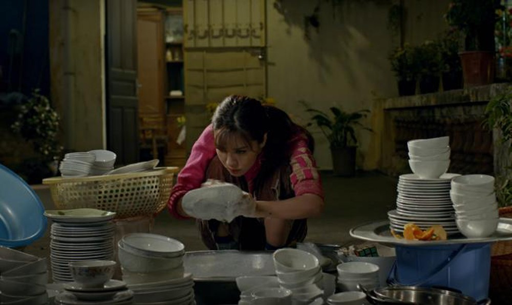 Bên cạnh đó còn một phe khéo léo hơn thì cho biết sẽ nhờ ai đó trong nhà như em gái, chị gái hoặc chị dâu ra rửa cùng vì một mình dù làm cũng xong nhưng trong lòng sẽ ấm ức.