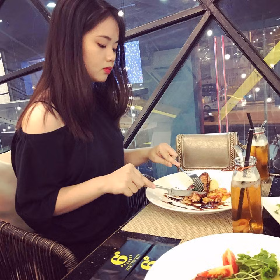 Cô bạn 9X này còn chia sẻ thêm rằng, hành trình giảm cân lần này giúp cô có tinh thần vui vẻ thoải mái, cơ thể săn chắc và điều khiến Phương Uyên vui nhất khi tập luyện là có một sức khỏe cực tốt, dù giảm cân nhanh nhưng vẫn làm mọi việc thật dễ dàng, không bị mệt mỏi