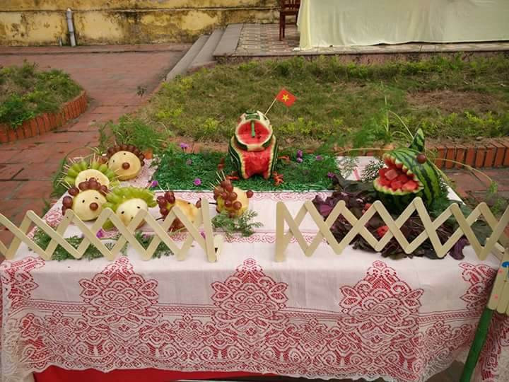 Thậm chí nhiều dân mạng còn cho rằng nếu được làm ban giám khảo thì họ sẽ chấm giải nhất cho tất cả những bài dự thi bởi sự sáng tạo vô cùng lớn. :"Tôi mà là giám khảo là tôi cho giải nhất luôn chứ chấm lâu chắc cười rơi cả mồm" nickname Tuấn Lưu bình luận.