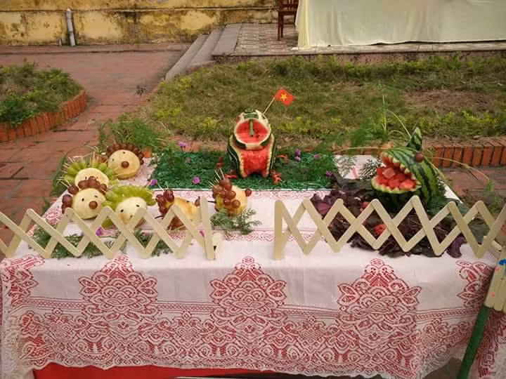 Thậm chí nhiều dân mạng còn cho rằng nếu được làm ban giám khảo thì họ sẽ chấm giải nhất cho tất cả những bài dự thi bởi sự sáng tạo vô cùng lớn. :"Tôi mà là giám khảo là tôi cho giải nhất luôn chứ chấm lâu chắc cười rơi cả mồm" nickname Tuấn Lưu bình luận.