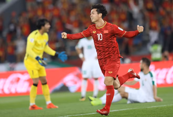 Công Phượng trong những trận đấu vừa qua đóng vai trò "chim mồi" thu hút đối thủ mà chính anh cũng là người có thể trực tiếp ghi bàn.