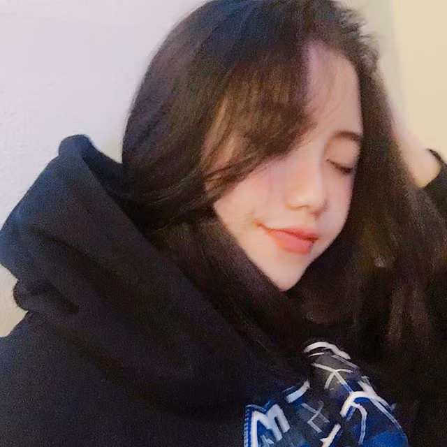 Có rất nhiều bạn bè sau khi xem những bức ảnh chụp góc nghiêng xinh đẹp đã nhắn tin hỏi Thanh Ngân bí quyết chụp ảnh đẹp. Nữ sinh sinh năm 2003 thành thật chia sẻ kinh nghiệm.