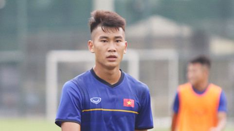 Nhâm Mạnh Dũng là mẫu tiền đạo toàn diện với tầm hoạt động rộng trong số 4 cầu thủ trên hàng công của ĐT U19 Việt Nam. Cầu thủ này đã ghi điểm với khả năng phối hợp làm tường tốt với các vệ tinh xung quanh.