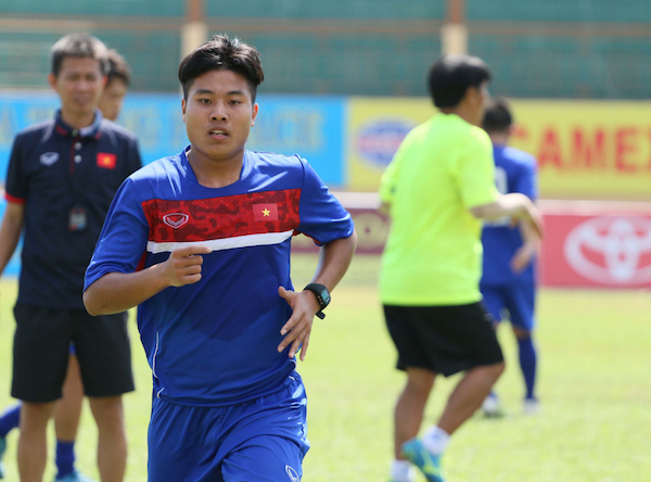 Tốc độ, sức mạnh, sức bền, sự chịu khó và luôn tuân thủ chiến thuật mà HLV Hoàng Anh Tuấn đưa ra giúp Tiến Anh trở thành một con ong thợ cần mẫn bên hành lang phải.