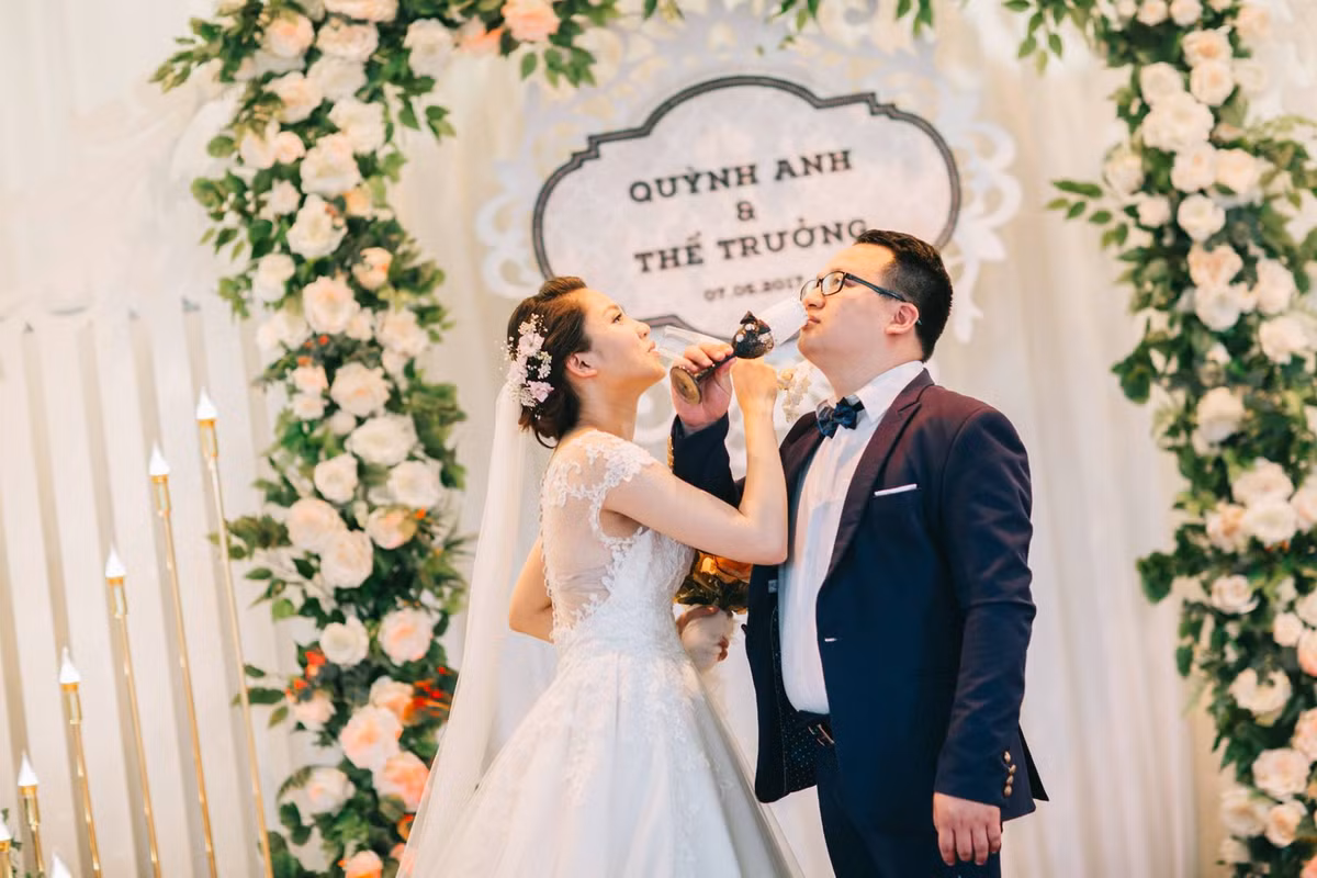 Cùng ngắm nhìn những khung hình đặc biệt trong bộ ảnh cưới hoài niệm Việt Nam qua các thời kì của cặp đôi Quỳnh Anh - Thế Trưởng. Ảnh sử dụng trong bài: NVCC.