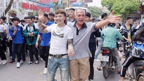 Khi công an khám nhà Khá, đã phát hiện thêm một số giấy tờ liên quan đến hoạt động vay mượn tín dụng đen và lô đề.