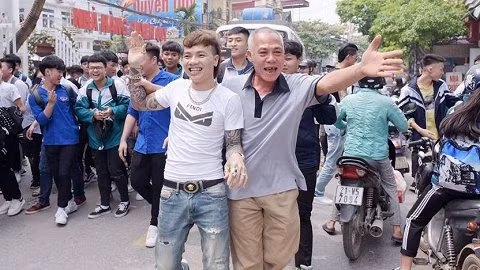 Khi công an khám nhà Khá, đã phát hiện thêm một số giấy tờ liên quan đến hoạt động vay mượn tín dụng đen và lô đề.