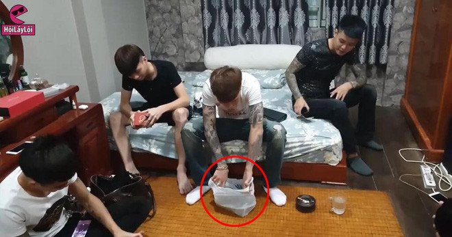 Theo tìm hiểu, Ngô Bá Khá mới ra tù vào năm 2017 vì tội đánh người gây thương tích. Trước đó, Khá từng bị đi trại giáo dưỡng cũng vì việc gây gổ đánh người.