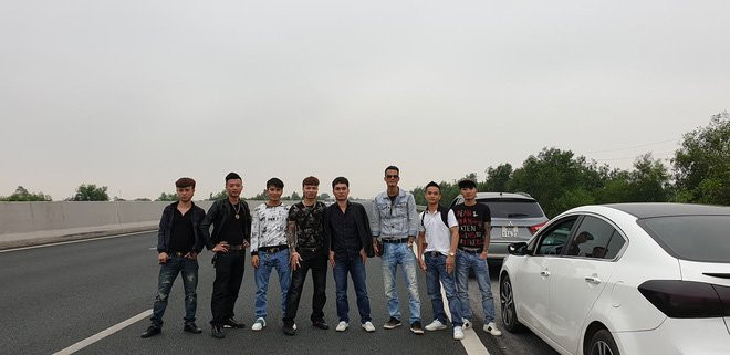 Cụ thể, nickname: "Quản lý nhà mạng chặt lại, cần thêm vào luật những hành vi phát tán lối sống vô văn hóa, vô đạo đức ảnh hưởng đến đời sống xã hội. Các phụ huynh nên gần gũi hướng dẫn con em mình, đừng để chúng không phân biệt giữa đâu là người cần và nên hâm mộ. Khá Bảnh cũng giống như Dương Minh Tuyền trước đây, lên mạng "nổ" xàm rồi nhận được cái kết đó là vào tù ra tội".