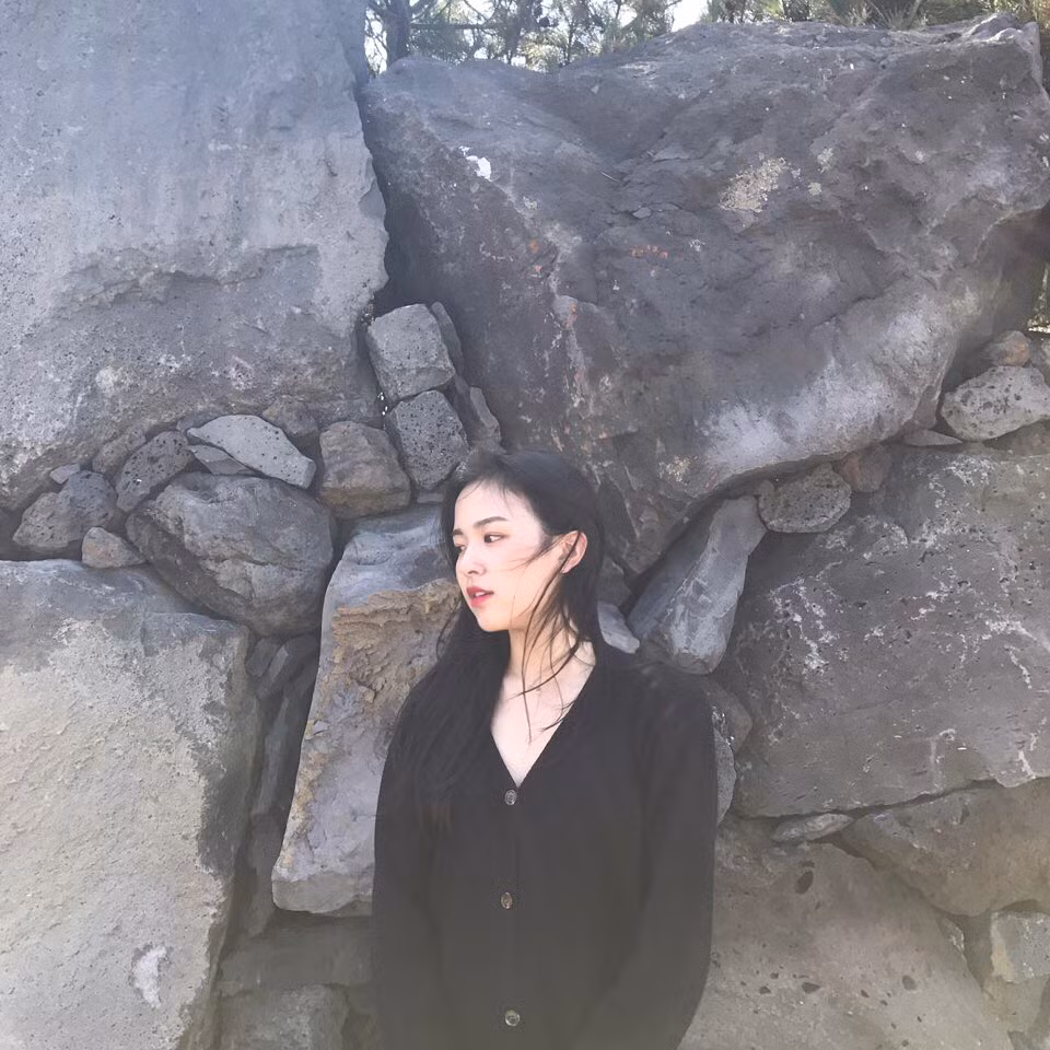 Cũng vì vậy mà nhiều người đã nhận xét thêm rằng ngôi trường trung học nghệ thuật mà Yang Dasil quả là học viện ngôi sao, bởi họ đào tạo ra những "bông hoa" cống hiến cho nghiệp ca hát, nghệ thuật của Hàn Quốc.