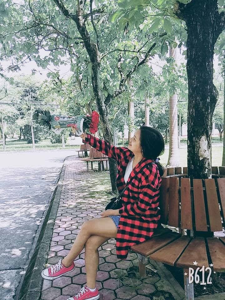 Đơn cử như nickname C.L có bình luận: "Hè đến rồi, mình phải đăng ký ngay một phòng tập mới được. Cũng ế ẩm quá, 27 tuổi mà chưa cầm tay con gái"