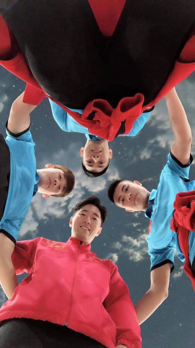 Các cầu thủ đội tuyển Việt Nam hóa nam thần thanh xuân trong bộ ảnh độc đáo đang cực hot trên MXH những ngày qua.