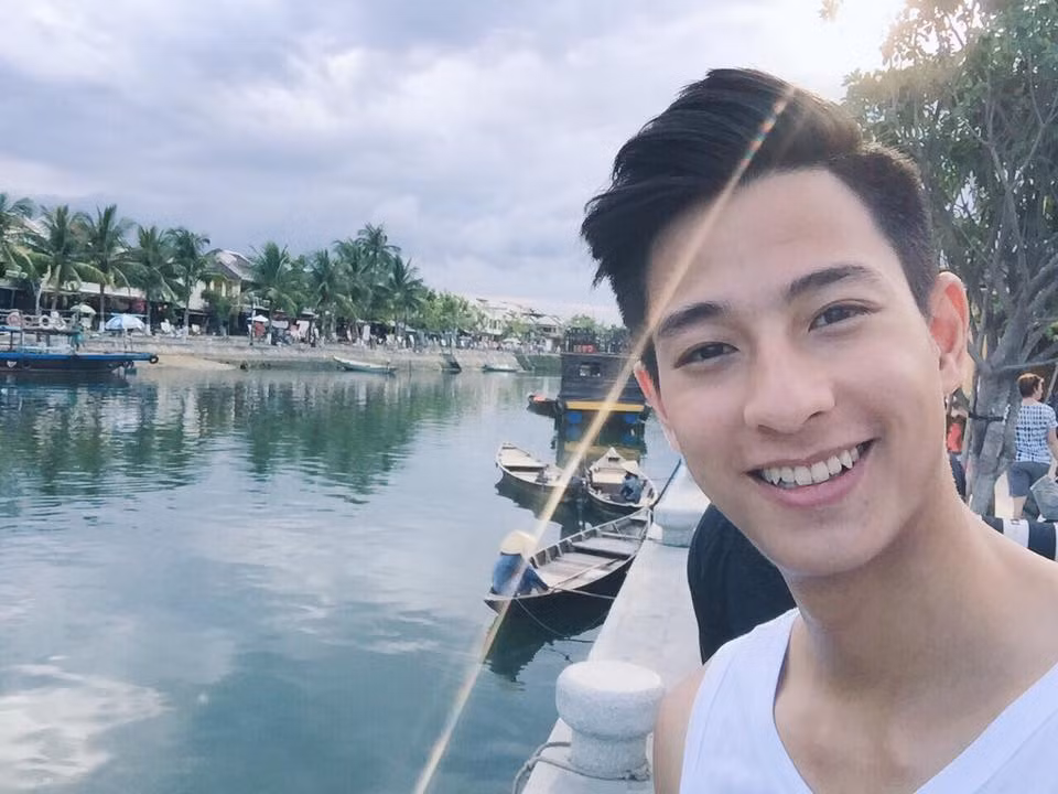 Tập luyện cầu lông từ khi rất nhỏ, Hồng Nam sở hữu thể hình lý tưởng với chiều cao 1m84 và sức đập tốt giúp anh nhanh chóng định hình được lối chơi và trở thành một trong những gương mặt tài năng kế cận của cầu lông Việt Nam.