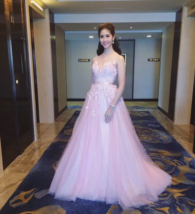 Chính bởi nhan sắc hoàn mỹ sau khi phẫu thuật chuyển giới, Kwan Lada được giới chuyên môn cũng như nhiều khán giả kì vọng sẽ lọt vào top 3 của cuộc thi Hoa hậu chuyển giới năm nay.