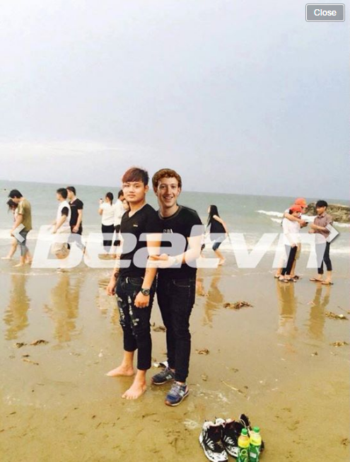 Khi cha đẻ của mạng xã hội Facebook Mark Zuckerberg đến Việt Nam tắm biển và chụp ảnh lưu niệm.