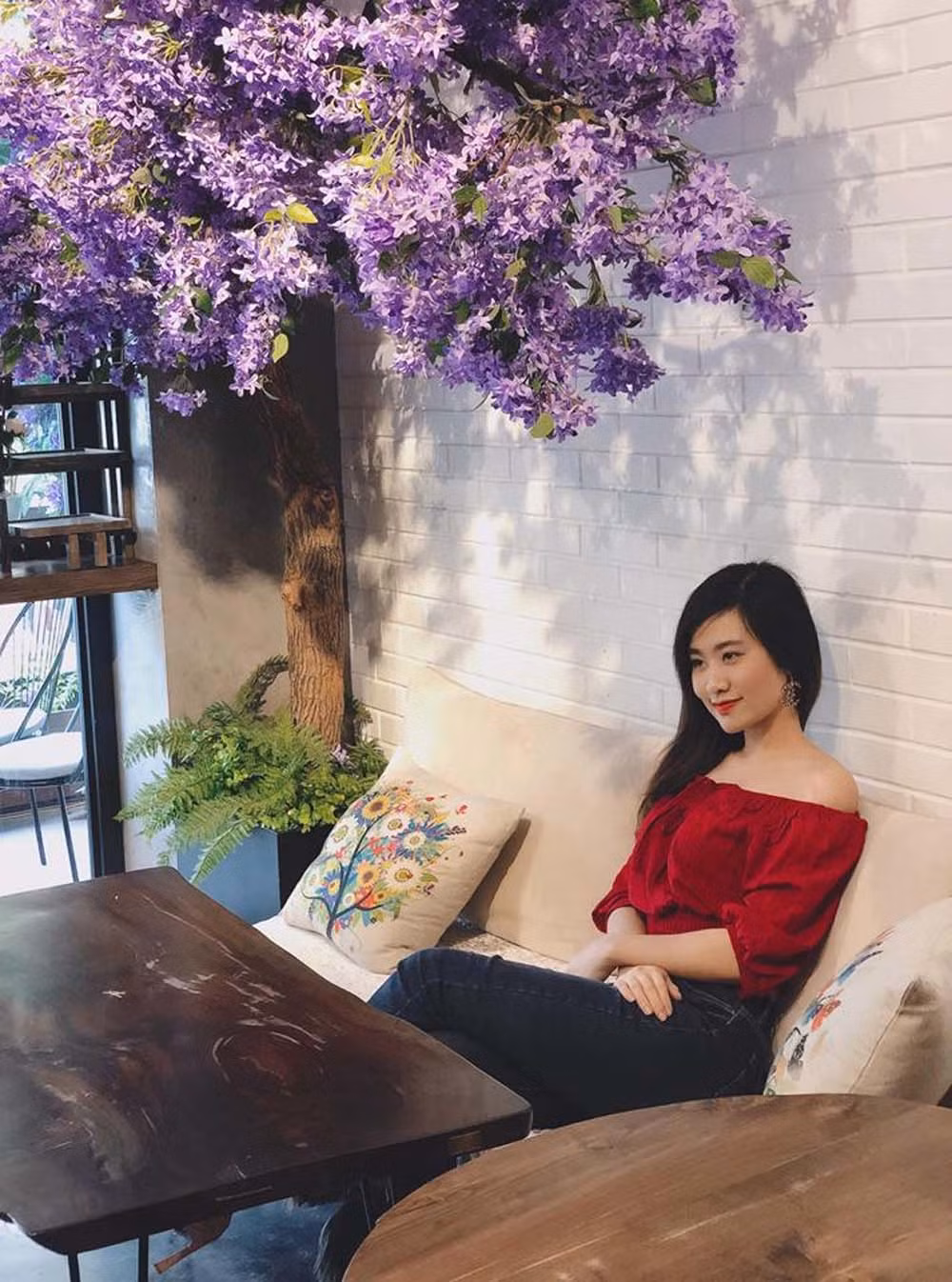 Trong những bức ảnh đời thường của mình, nữ giảng viên Lê Hà Phương cũng khoe nhan sắc quyến rũ.