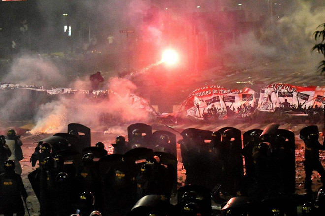 Bon nguoi bi ban chet trong bao loan sau bau cu Indonesia