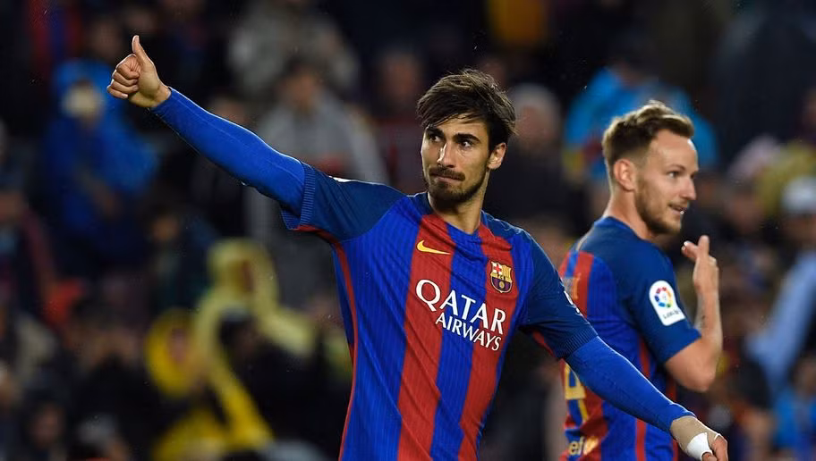 Liverpool, Tottenham muốn có sao Barca: Theo nguồn tin từ Anh, Liverpool hoặc Tottenham Hotspur có thể là điểm đến tiếp theo của ngôi sao Barcelona đó là Andre Gomes ngay trong kỳ chuyển nhượng mùa đông.