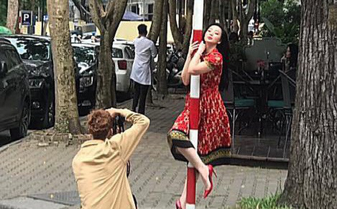 Thieu nu mac vay do, di giay do nhung lam dieu 