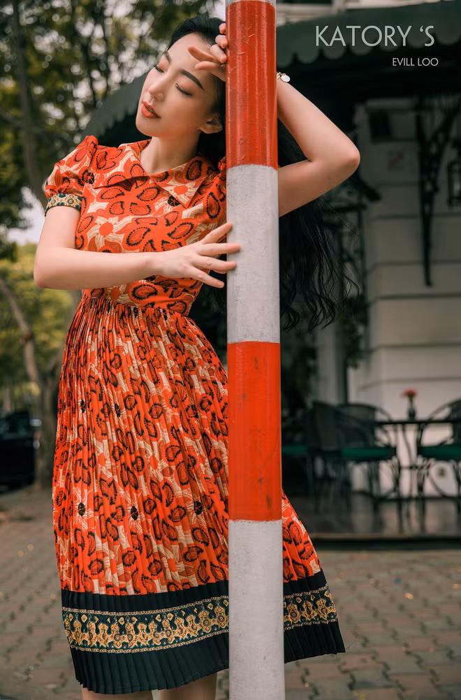 Thieu nu mac vay do, di giay do nhung lam dieu 