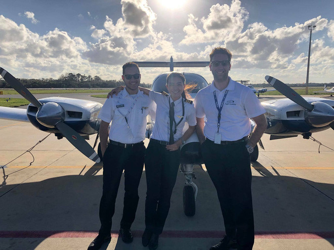 Diệu Thúy được mệnh danh là "mỹ nhân buồng lái". Cô nàng này là nữ phi công đầu tiên của một hãng hàng không mới ra mắt tại Việt Nam.