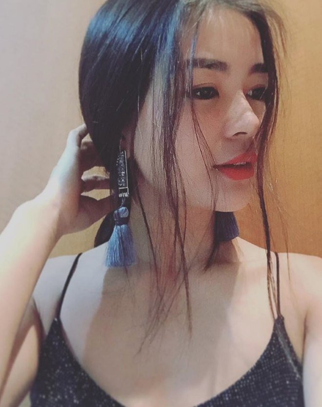 Khi trở thành phi công rồi Diệu Thúy thường xuyên chia sẻ hình ảnh trong buồng lái trên Facebook cá nhân.