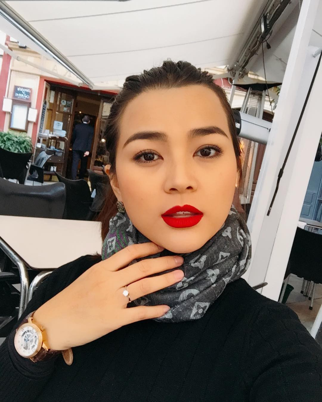 Sau những chuyến bay dài là thời gian để nữ phi công nghỉ ngơi, du lịch cùng gia đình. Đến đâu, Diệu Thuý cũng "đánh dấu" bằng nụ cười rạng rỡ đặc trưng.