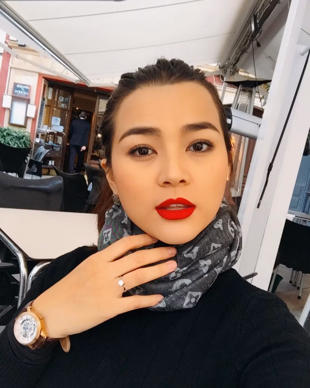 Sau những chuyến bay dài là thời gian để nữ phi công nghỉ ngơi, du lịch cùng gia đình. Đến đâu, Diệu Thuý cũng "đánh dấu" bằng nụ cười rạng rỡ đặc trưng.