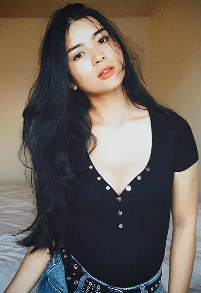 Ở tuổi 30, nữ phi công vẫn thu hút mọi ánh nhìn với body chuẩn, gương mặt nét nào ra nét đó càng nhìn càng cuốn