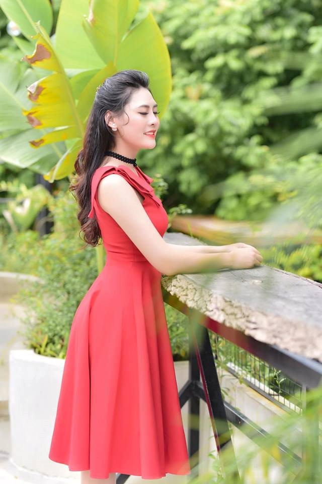 Sở hữu làn da trắng và đôi mắt trong veo, Thư Thanh có nhiều nét rất giống nhân vật Quỳnh búp bê