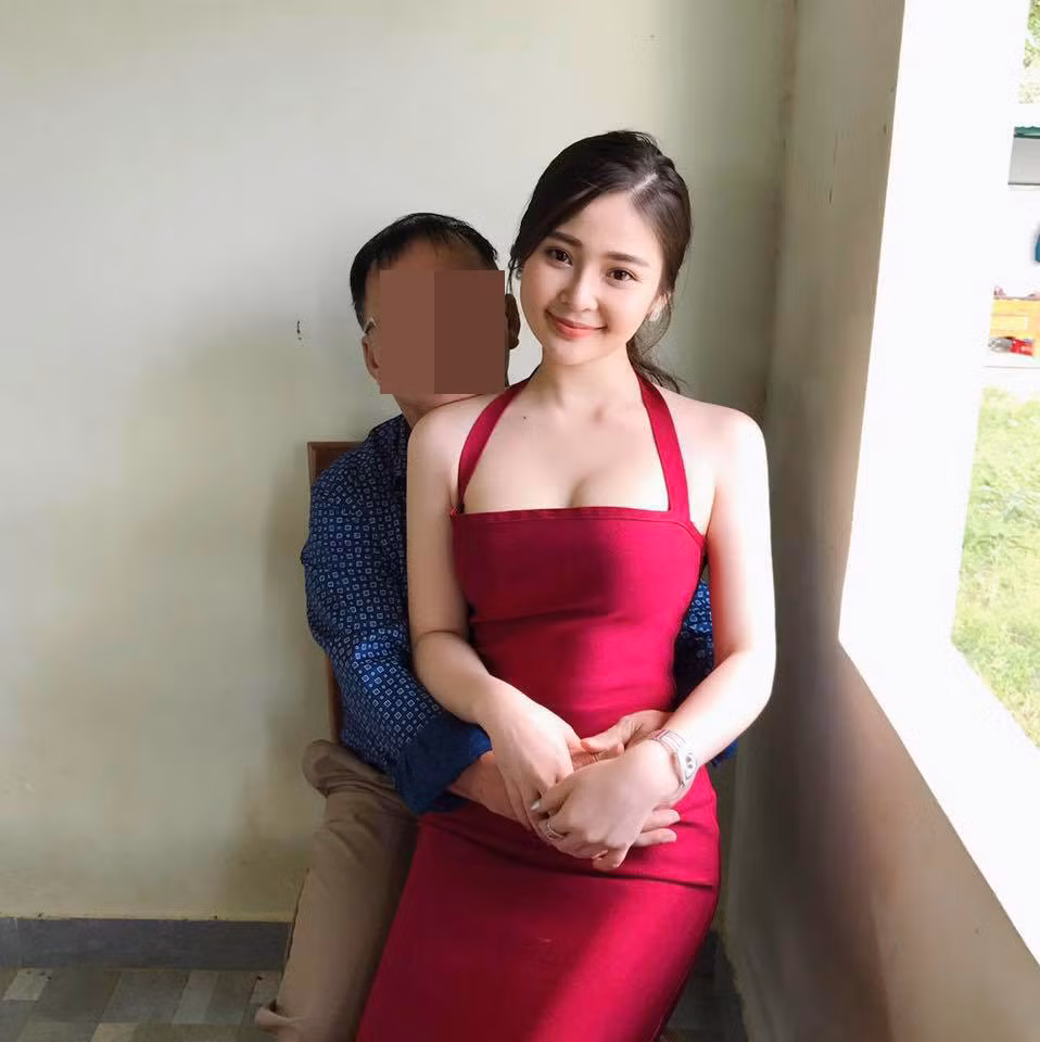 Nhan sắc hiện tại của cô gái 19 tuổi khiến mày râu “mất ăn mất ngủ” vì gương mặt xinh đẹp, thân hình quyến rũ “vòng nào ra vòng nấy”. Thảo Nguyên được nhiều người ca ngợi là “hot girl của những hot girl”.