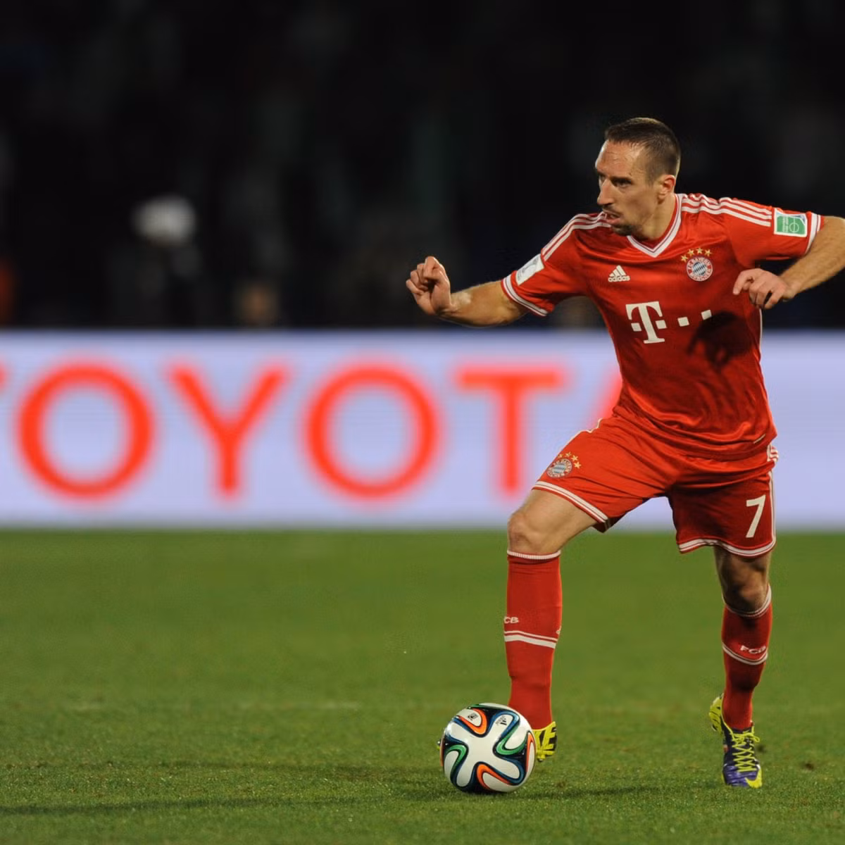 Frank Ribery của Bayern Munich có tốc độ rê bóng 30,7 km/h. Chính những tình huống đi bóng nhanh đã làm nên thương hiệu của cầu thủ này. 