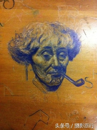 Chỉ với chiếc bút bi sẵn có và đôi bàn tay "nghệ sĩ", các cô, cậu học trò đã tạo nên những tác phẩm nghệ thuật vẽ bậy ấn tượng.