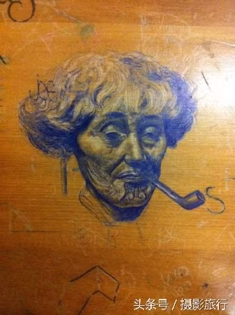 Chỉ với chiếc bút bi sẵn có và đôi bàn tay "nghệ sĩ", các cô, cậu học trò đã tạo nên những tác phẩm nghệ thuật vẽ bậy ấn tượng.