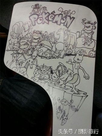 Bộ sưu tập Pokemon trên bàn học được các học sinh tại Trung Quốc thể hiện.