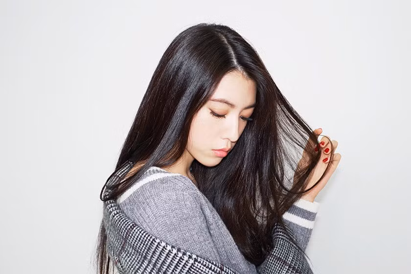 Ayaka Miyoshi khiến fan tại châu Á phát cuồng vì vẻ đẹp trong trẻo song lại quyến rũ như nàng thơ.