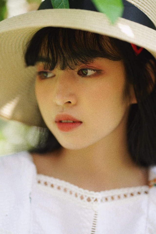 Khánh Vân cũng tham gia làm mẫu ảnh, đóng một số phim sitcom, quảng cáo. Cô bạn từng góp mặt trong MV của ca sĩ Noo Phước Thịnh và Tóc Tiên. Vân không có ý định lấn sang giải trí vì cô thích cuộc sống như hiện tại.